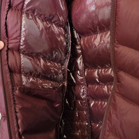 Columbia winter jacket, Wine Colored. Womens medium. - Picture 4 of 7
